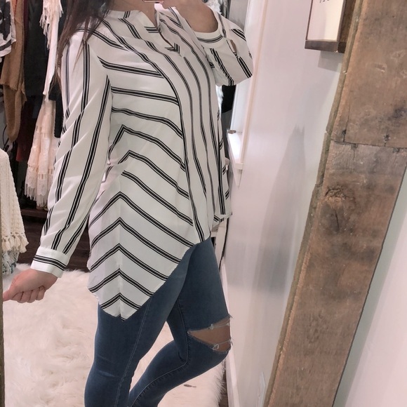 Chico’s 0/small white & black striped tunic top - Picture 3 of 7